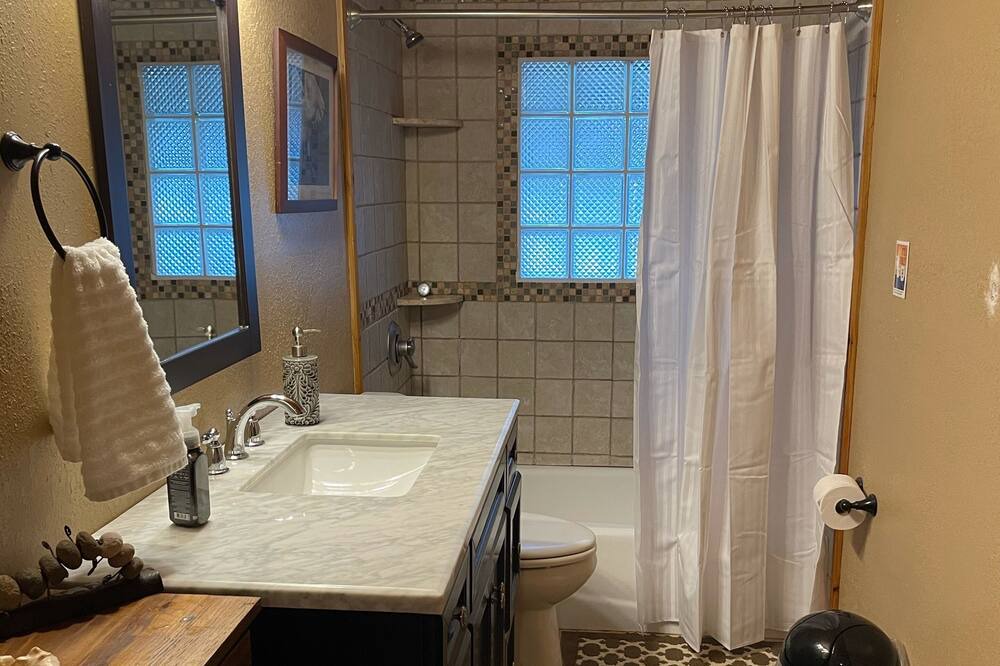 Photo of Bathroom in Weeki Wachee Gardens