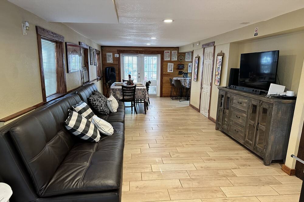Photo of Livingroom in Weeki Wachee Gardens