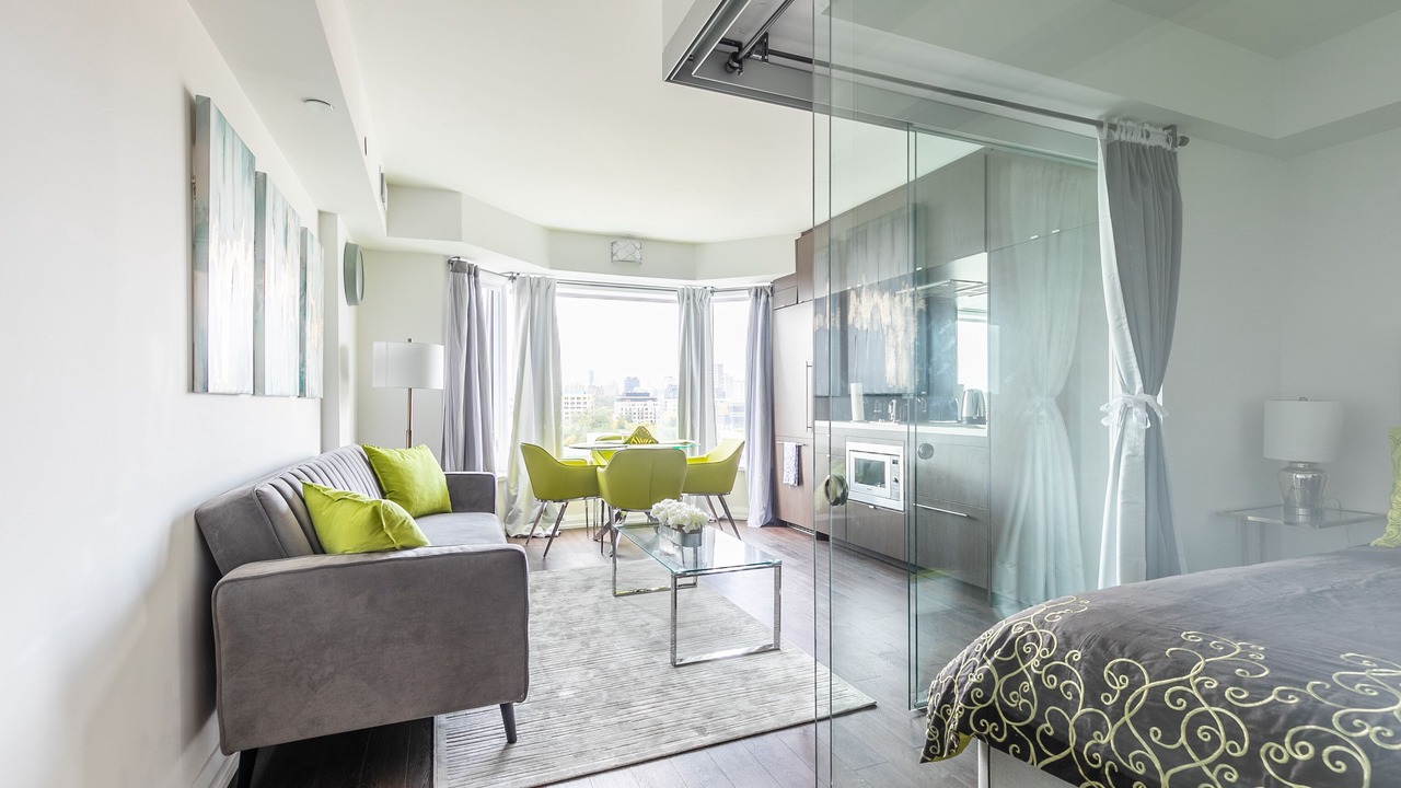 Photo of Livingroom in Bloor-Yorkville