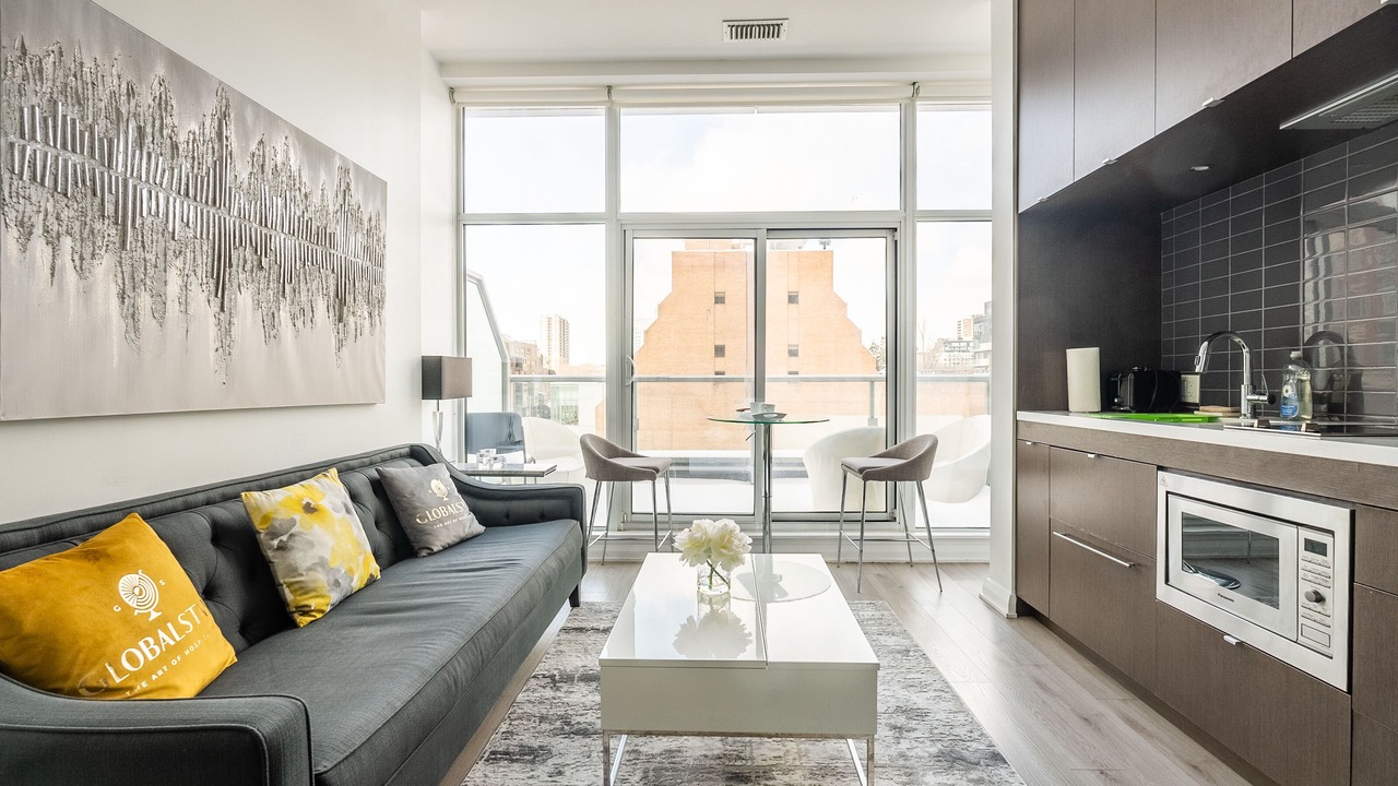 Photo of Livingroom in Bloor-Yorkville