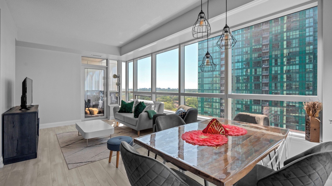 Photo of Livingroom in Willowdale