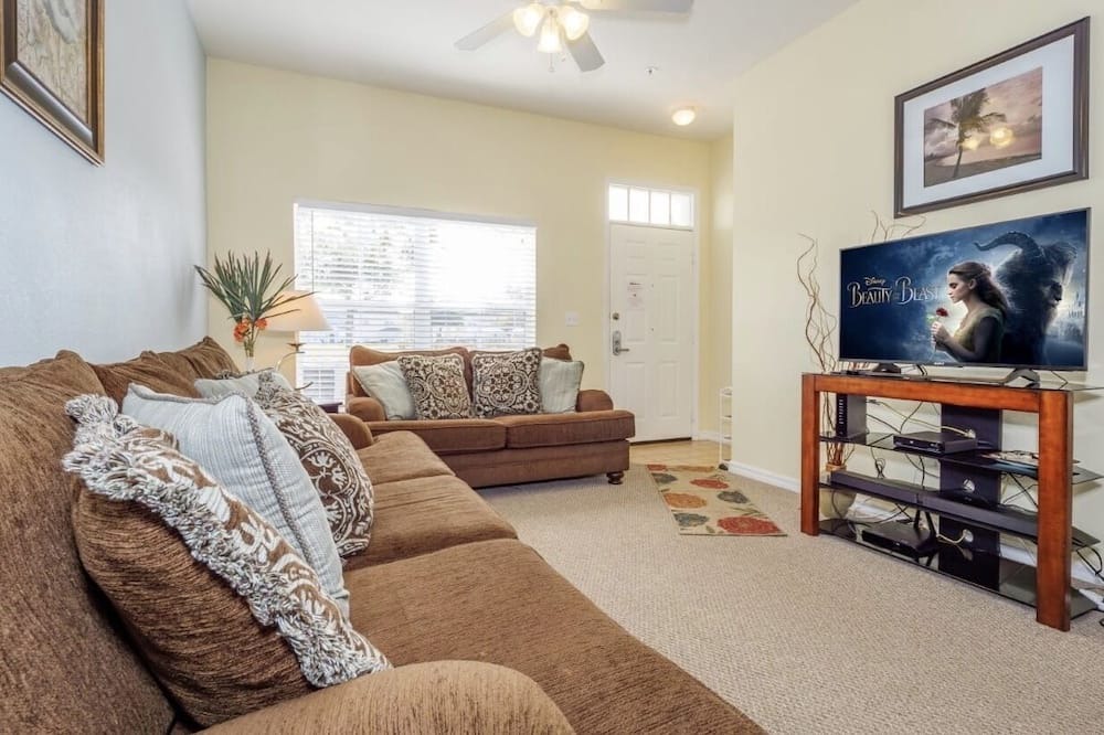 Photo of Livingroom in Venetian Bay Villages