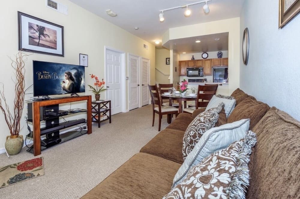 Photo of Livingroom in Venetian Bay Villages