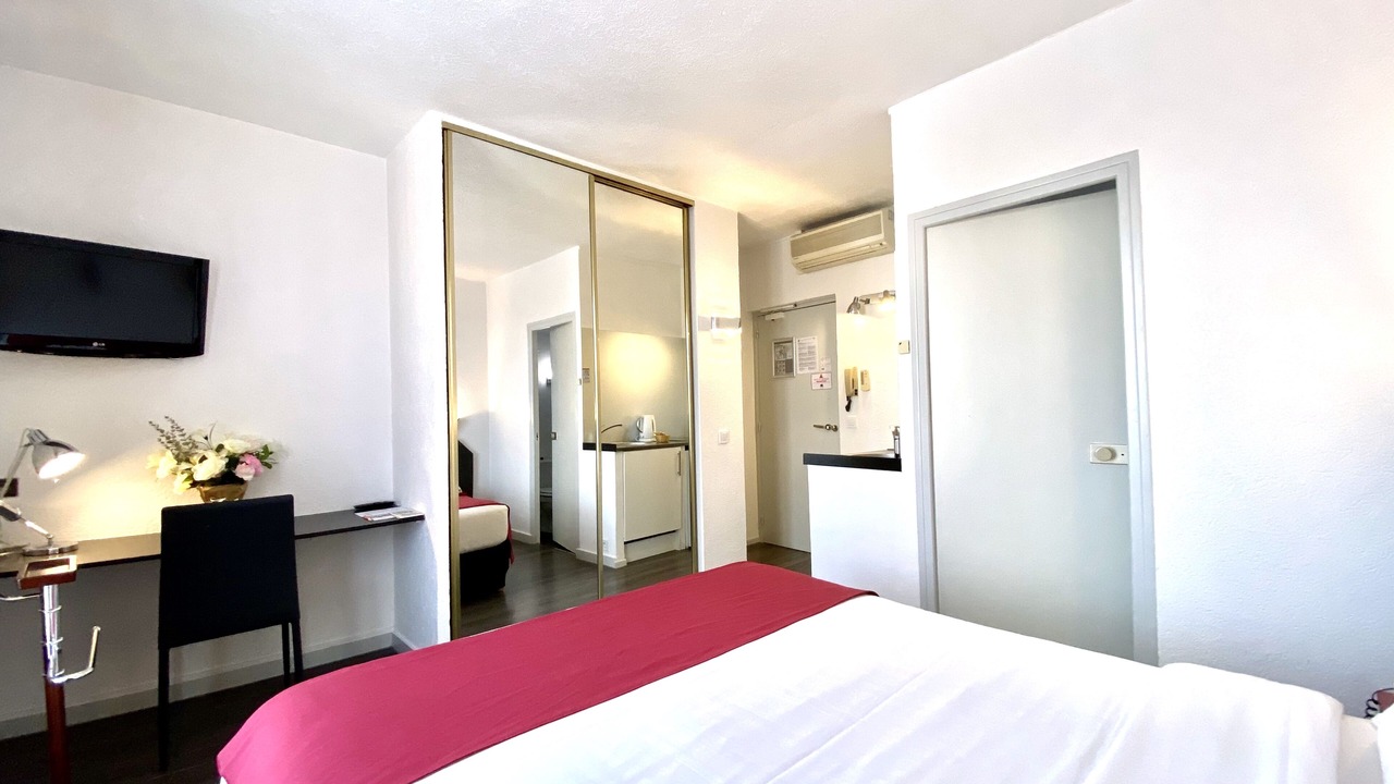 Photo of Bedroom in Republique–Point-du-Jour