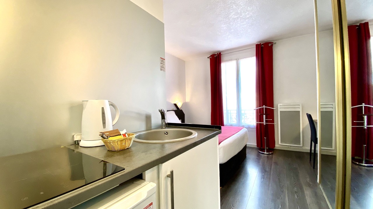Photo of Bedroom in Republique–Point-du-Jour