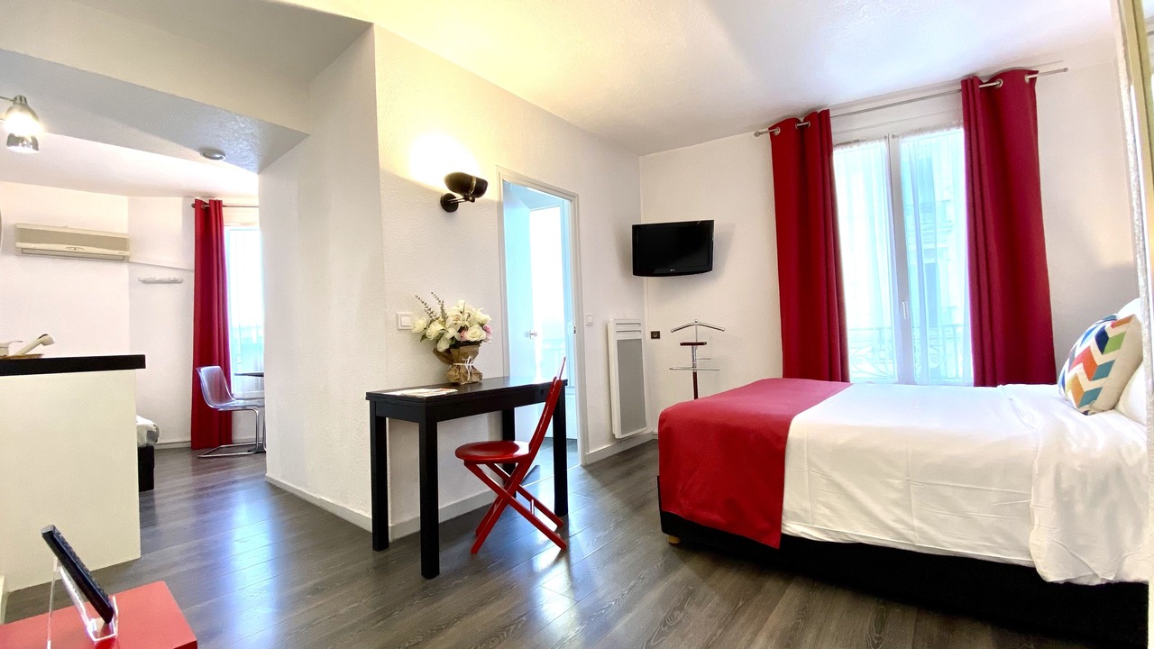 Photo of Bedroom in Republique–Point-du-Jour