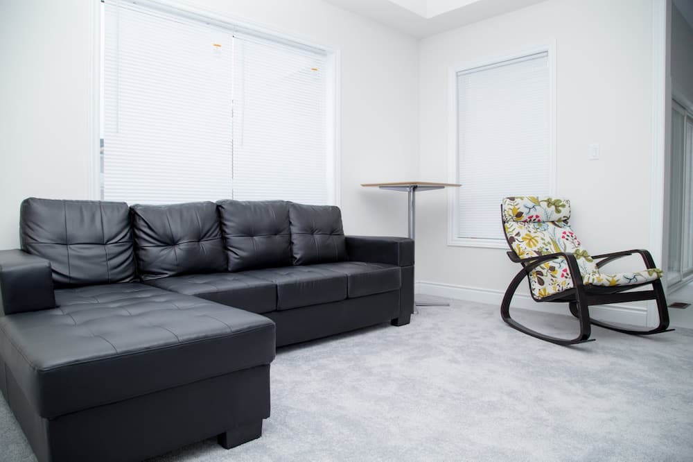 Photo of Livingroom in Bowmanville