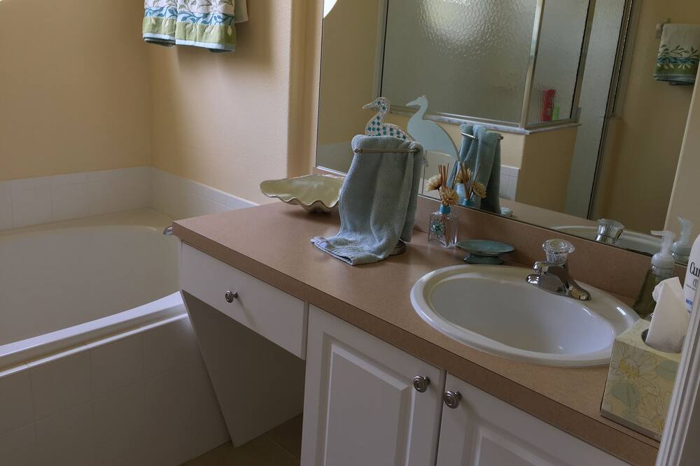 Photo of Bathroom in Davenport