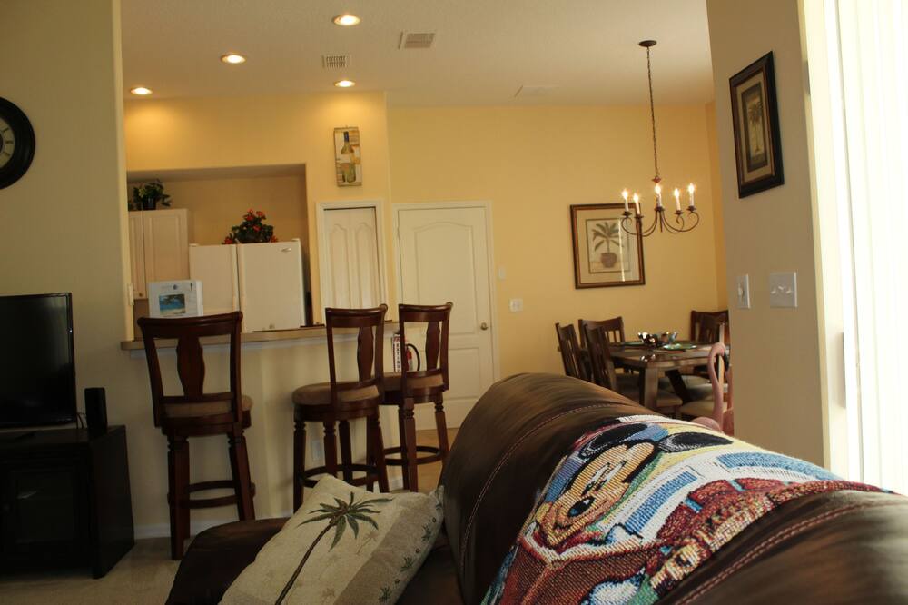 Photo of Livingroom in Davenport