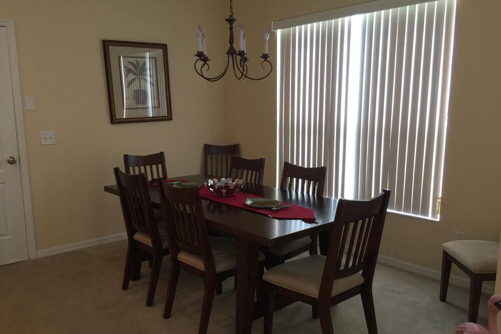 Photo of Bedroom in Davenport