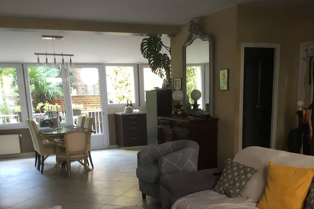Photo of Livingroom in Montrouge