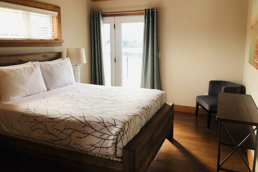 Photo of Bedroom in Muskoka Lakes