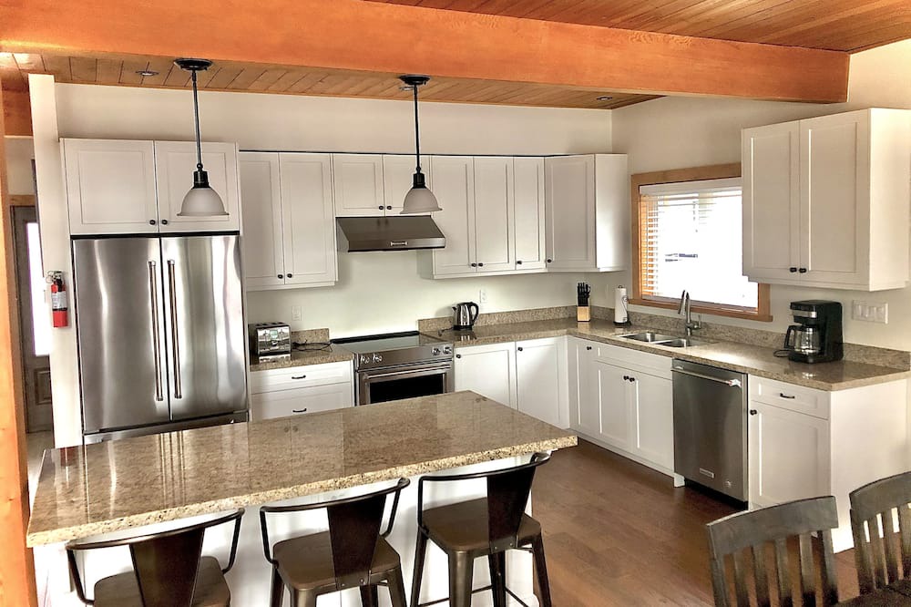 Photo of Kitchen in Muskoka Lakes