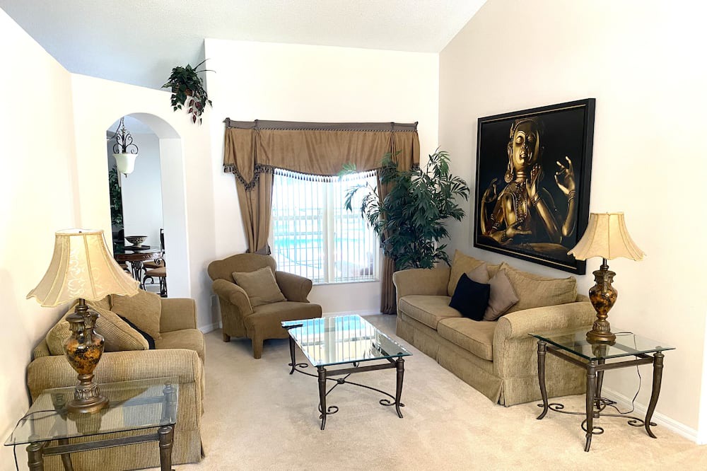 Photo of Livingroom in Orange Tree