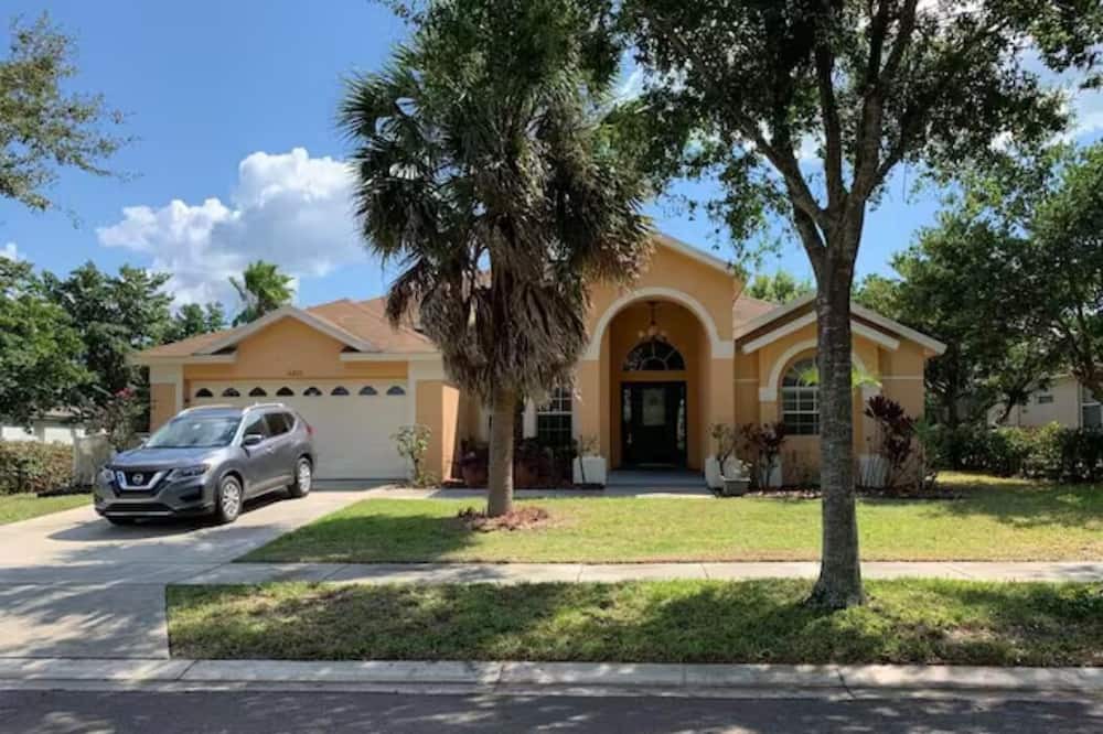 Photo of Outdoor in Orange Tree