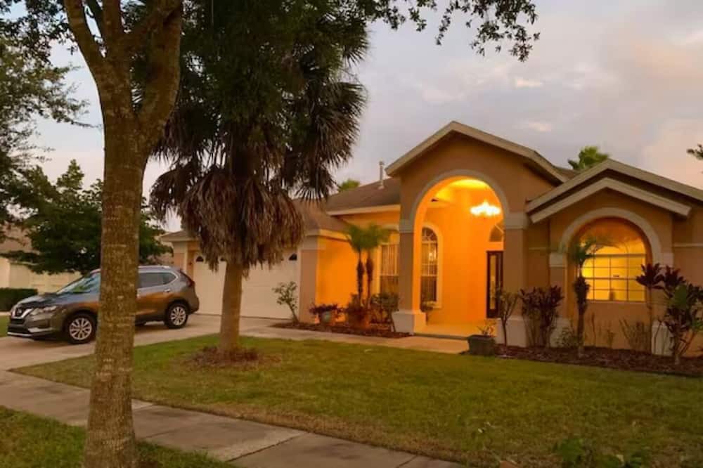 Photo of Outdoor in Orange Tree