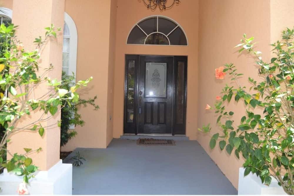 Photo of Outdoor in Orange Tree