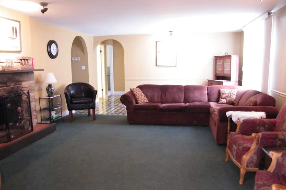 Photo of Livingroom in Gananoque