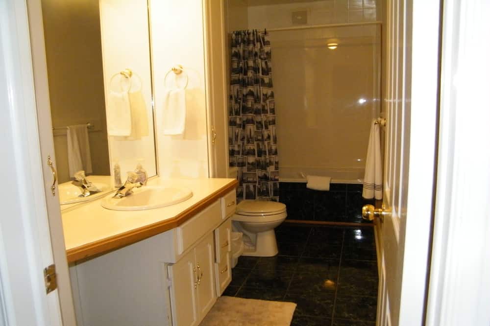 Photo of Bathroom in Gananoque
