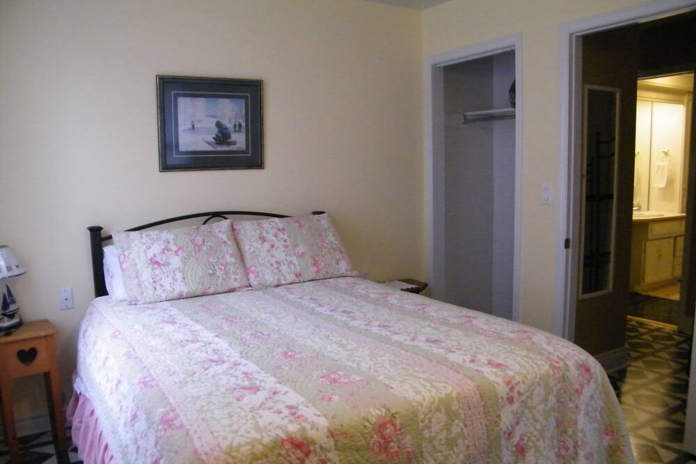 Photo of Bedroom in Gananoque
