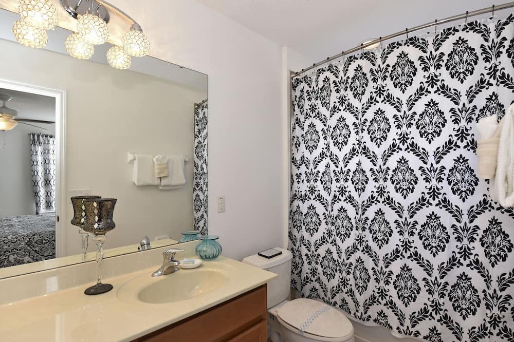 Photo of Bathroom in Watersong