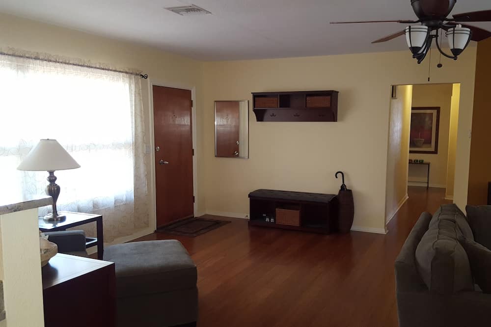 Photo of Livingroom in Harbor Bluffs