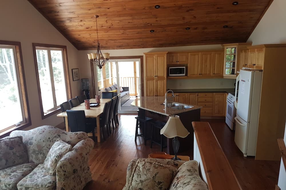 Photo of Livingroom in Perry