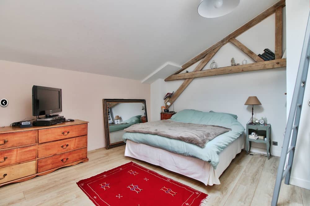 Photo of Bedroom in Hopital Saint-Louis