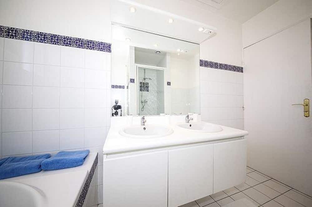 Photo of Bathroom in Suresnes