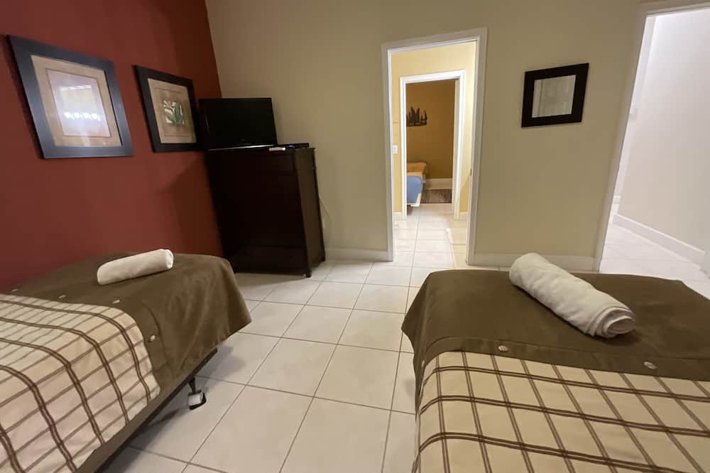Photo of Bedroom in Ridgewood Lakes