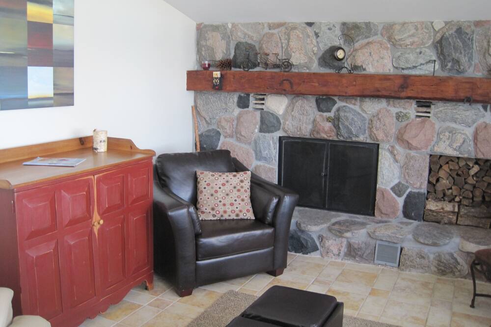 Photo of Livingroom in Picton