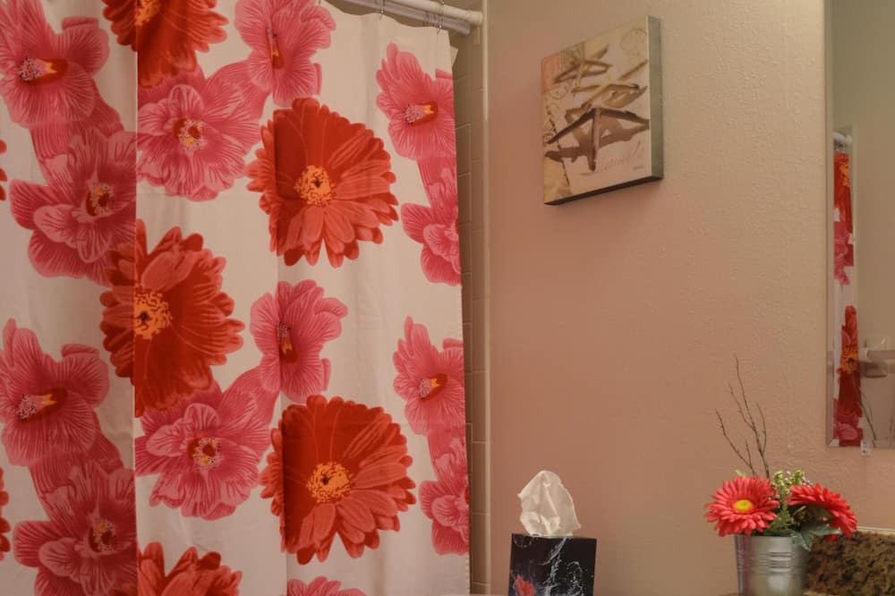 Photo of Bathroom in Kings Lake