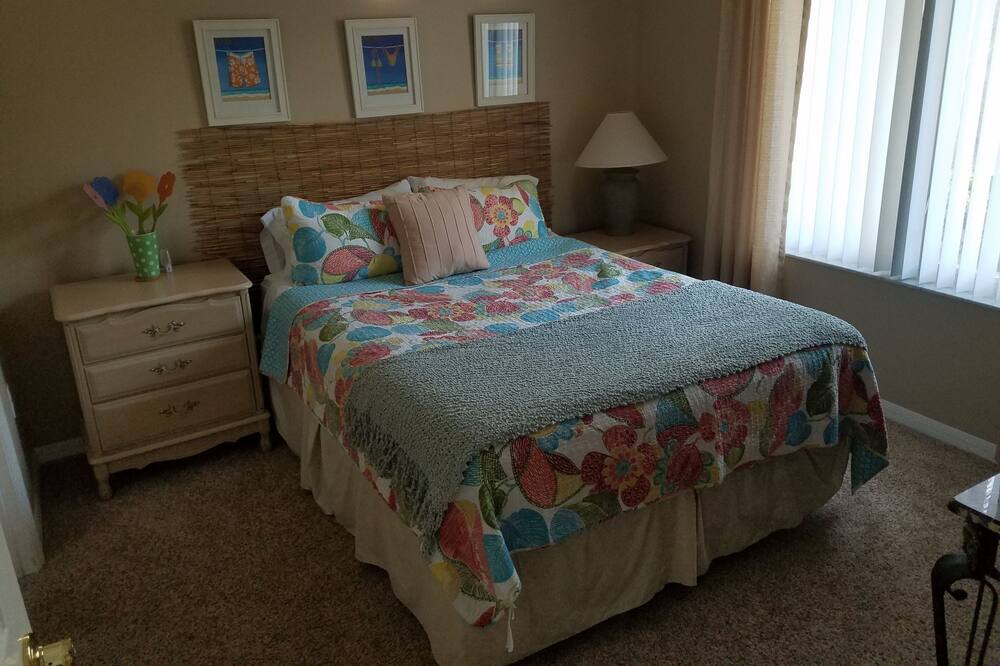 Photo of Bedroom in Sunset Lakes