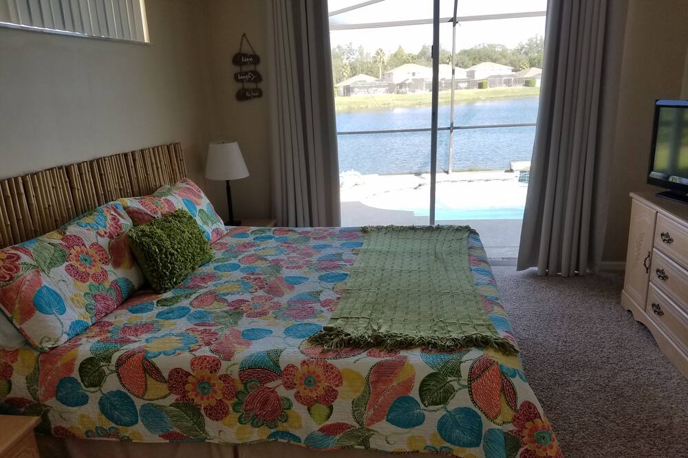 Photo of Bedroom in Sunset Lakes
