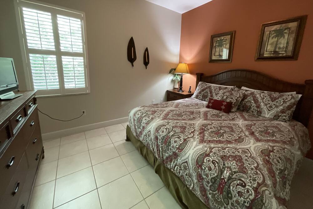 Photo of Bedroom in Ridgewood Lakes