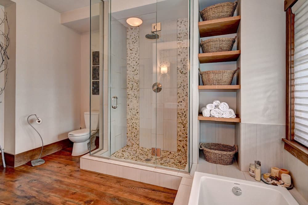 Photo of Bathroom in Grand River South
