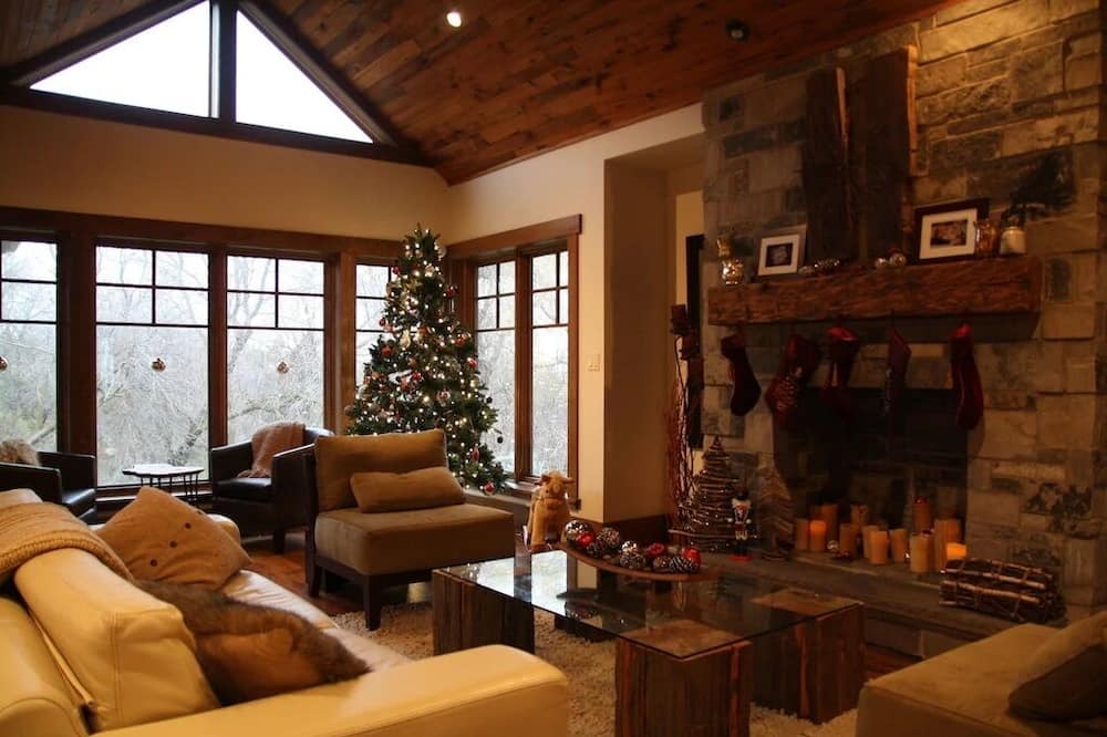 Photo of Livingroom in Grand River South