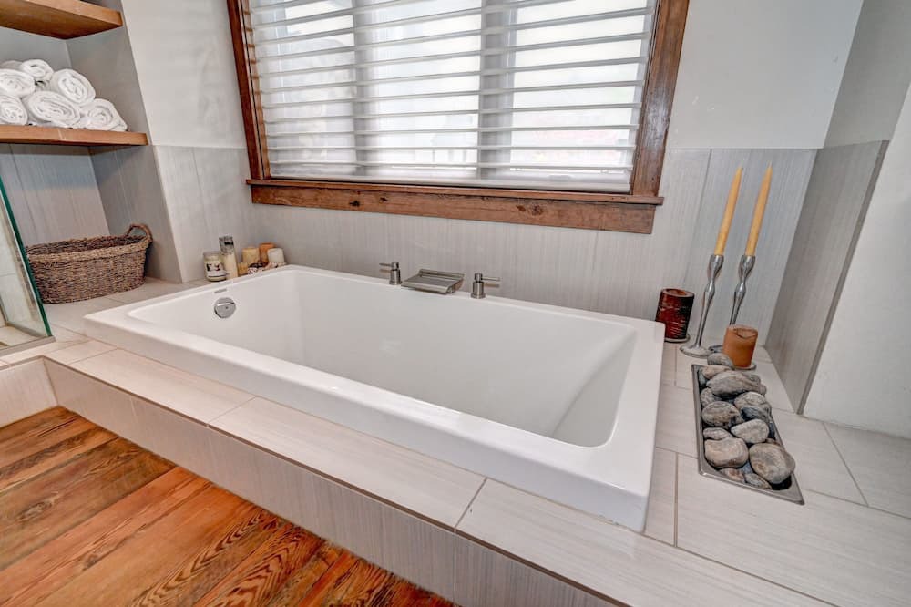 Photo of Bathroom in Grand River South