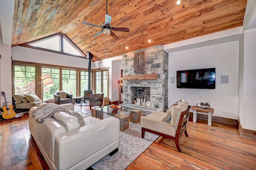 Photo of Livingroom in Grand River South