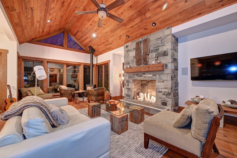 Photo of Livingroom in Grand River South