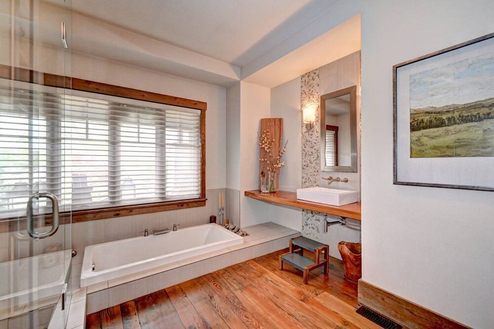 Photo of Bathroom in Grand River South