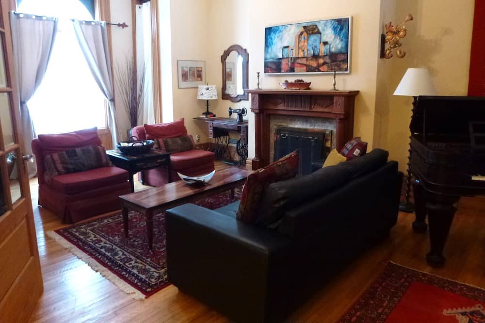 Photo of Livingroom in Cabbagetown South