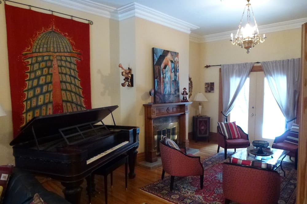 Photo of Livingroom in Cabbagetown South