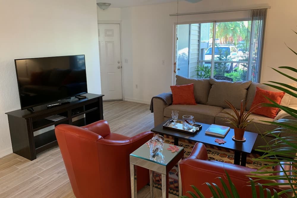 Photo of Livingroom in Downtown