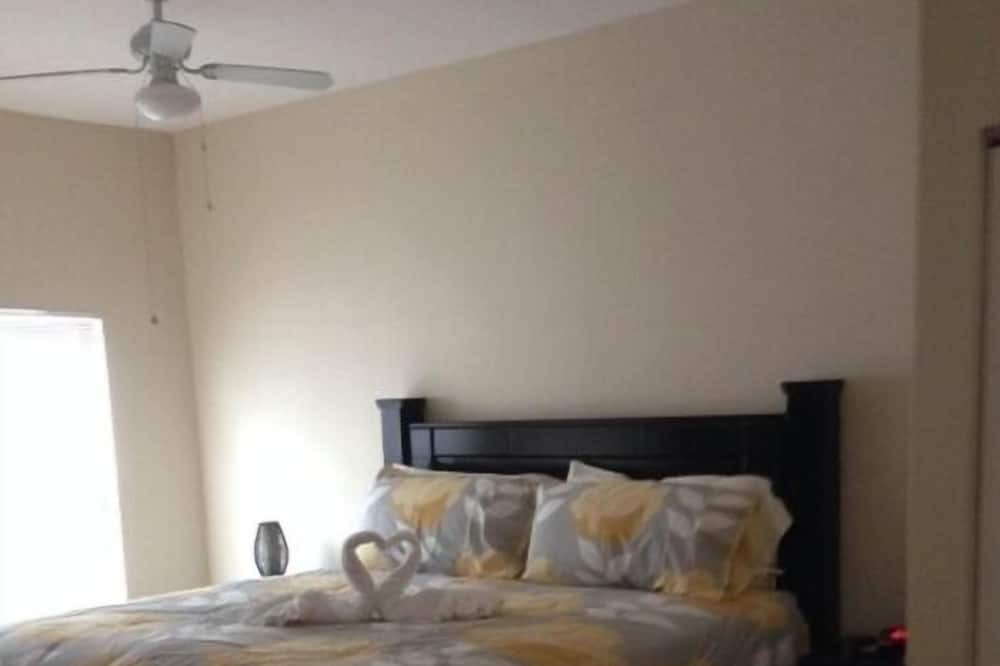 Photo of Bedroom in Venetian Bay Villages