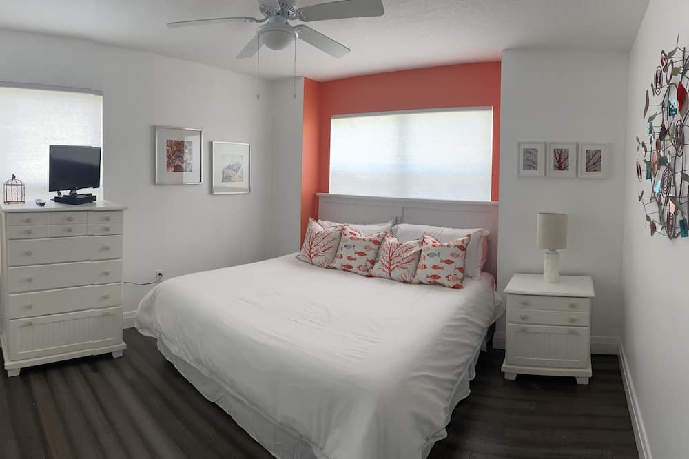 Photo of Bedroom in Lake Wilson Preserve