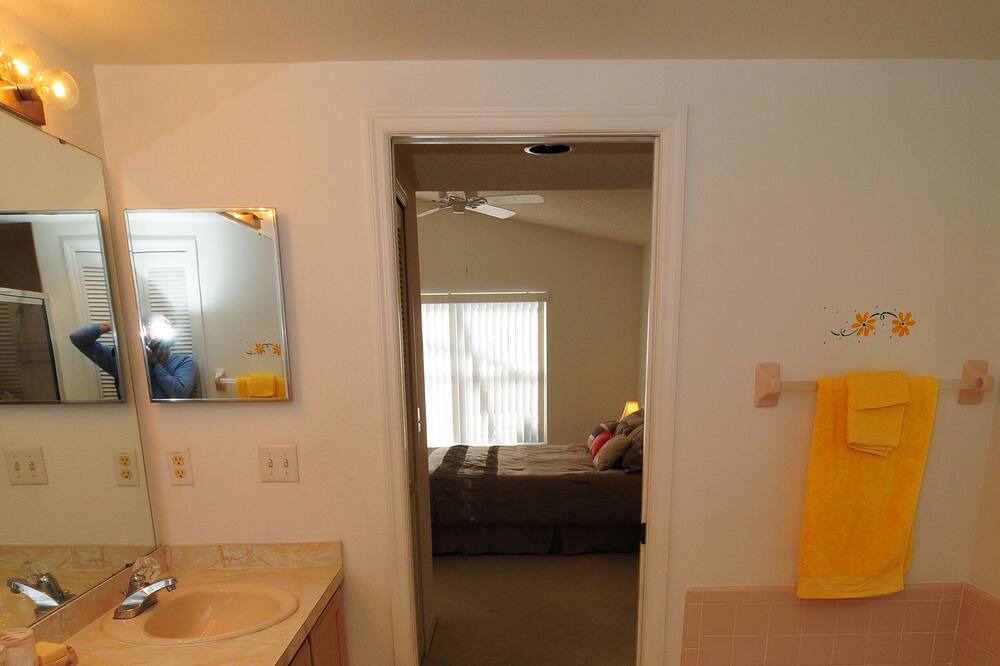 Photo of Bathroom in Lindfields