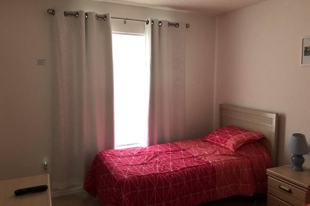Photo of Bedroom in Lindfields