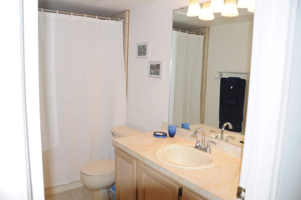 Photo of Bathroom in Lindfields