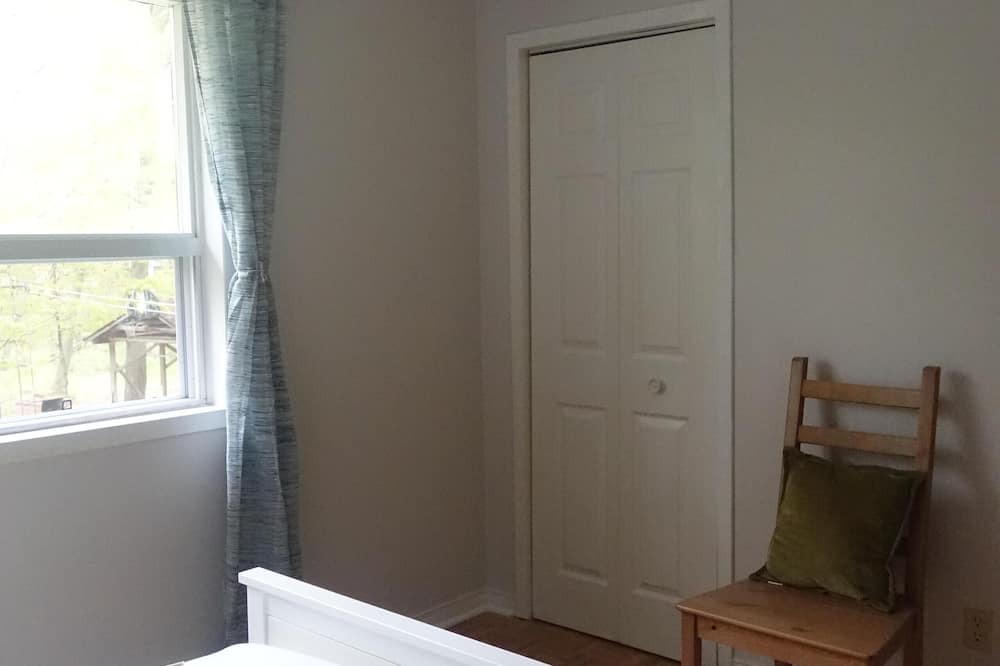 Photo of Bedroom in Wymbolwood Beach